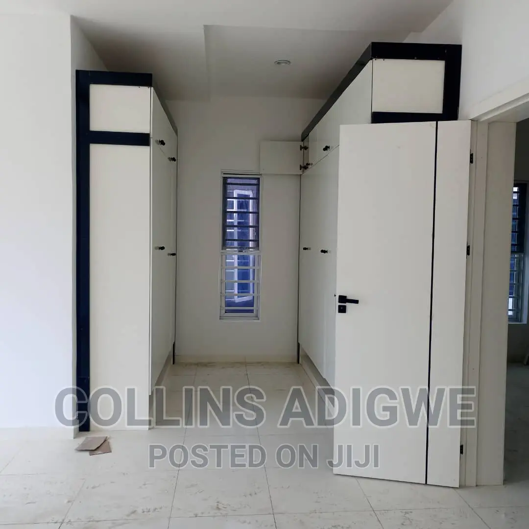 4bdrm Apartment in Lekki Phase 1,. for sale