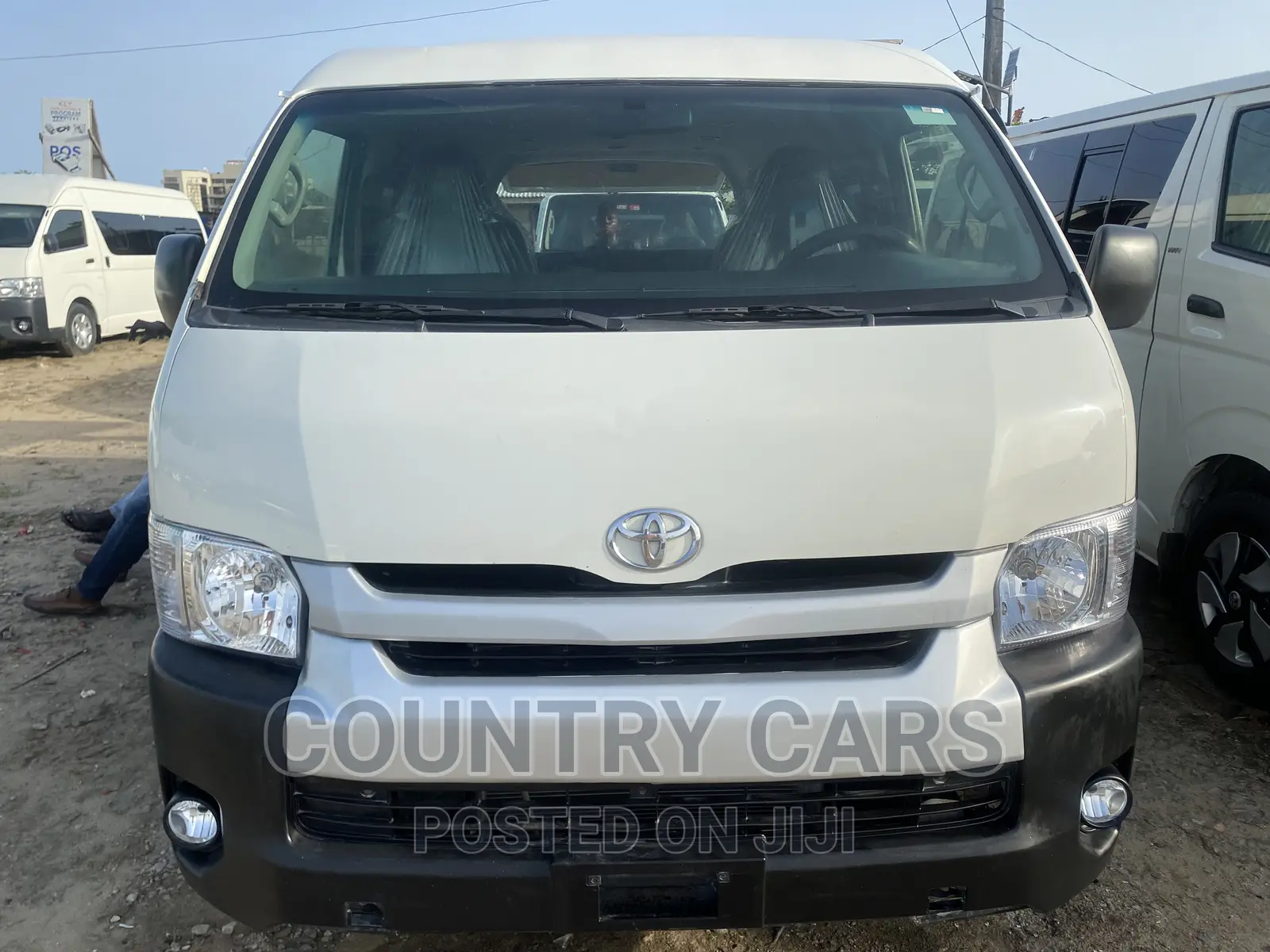 Toyota HiAce 2016 White