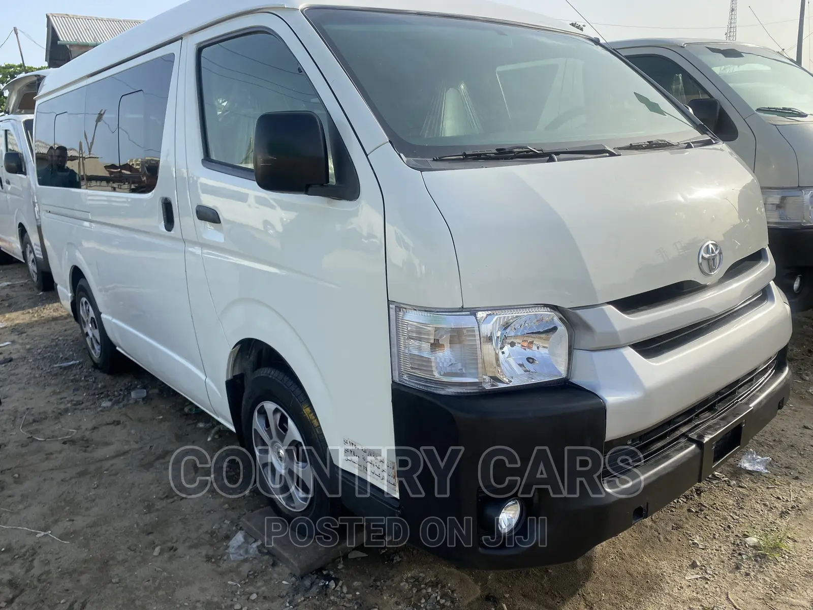 Toyota HiAce 2016 White