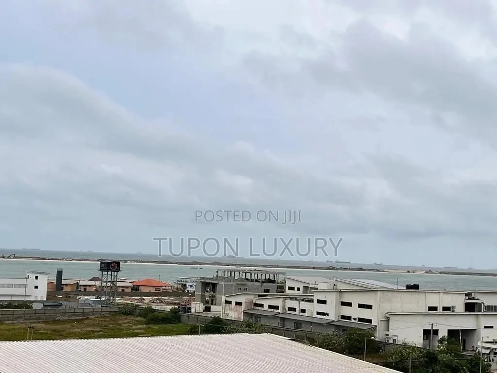 5 Bedroom Ocean View Penthouse With a Pool Snooker