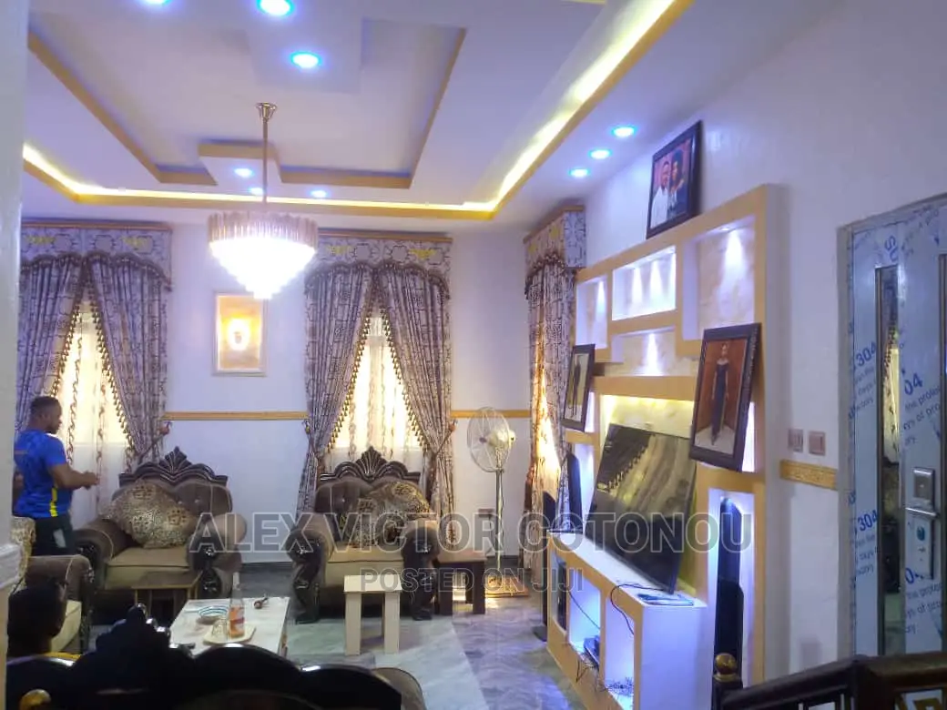 Pop Ceiling, Wall Screeding,Tv Stand and Inside Decorations