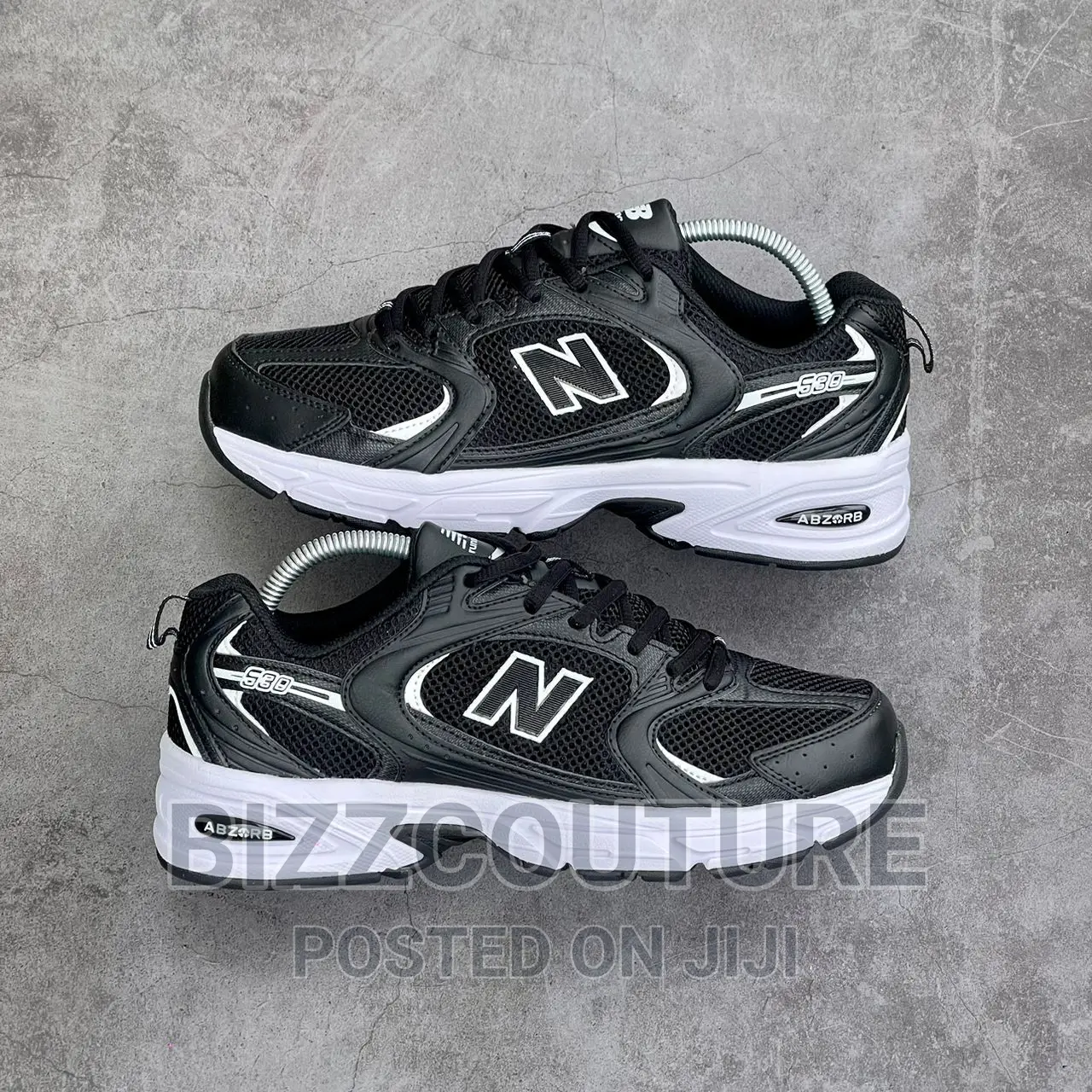 Original NEW BALANCE MR 530 Black/White Available in Store
