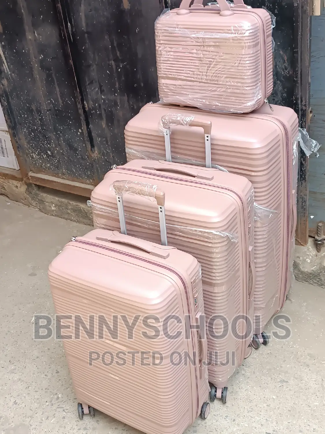 Set of 4 Unbreakable Elastic Rubber Travelling Luggage Boxes
