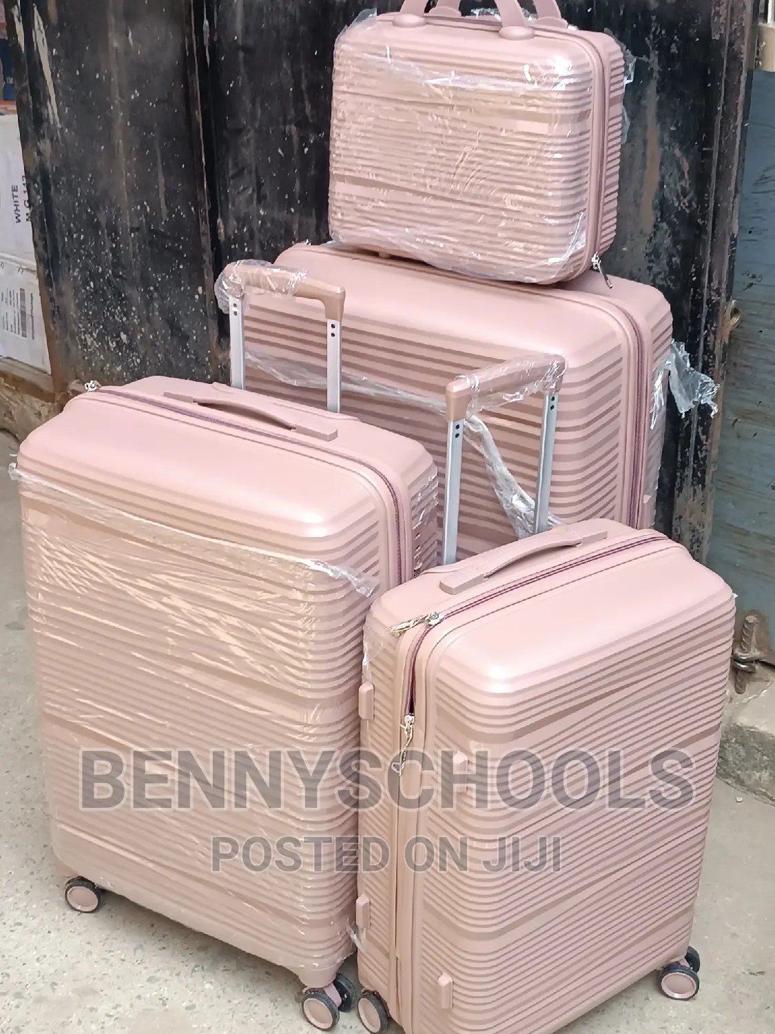 Set of 4 Unbreakable Elastic Rubber Travelling Luggage Boxes