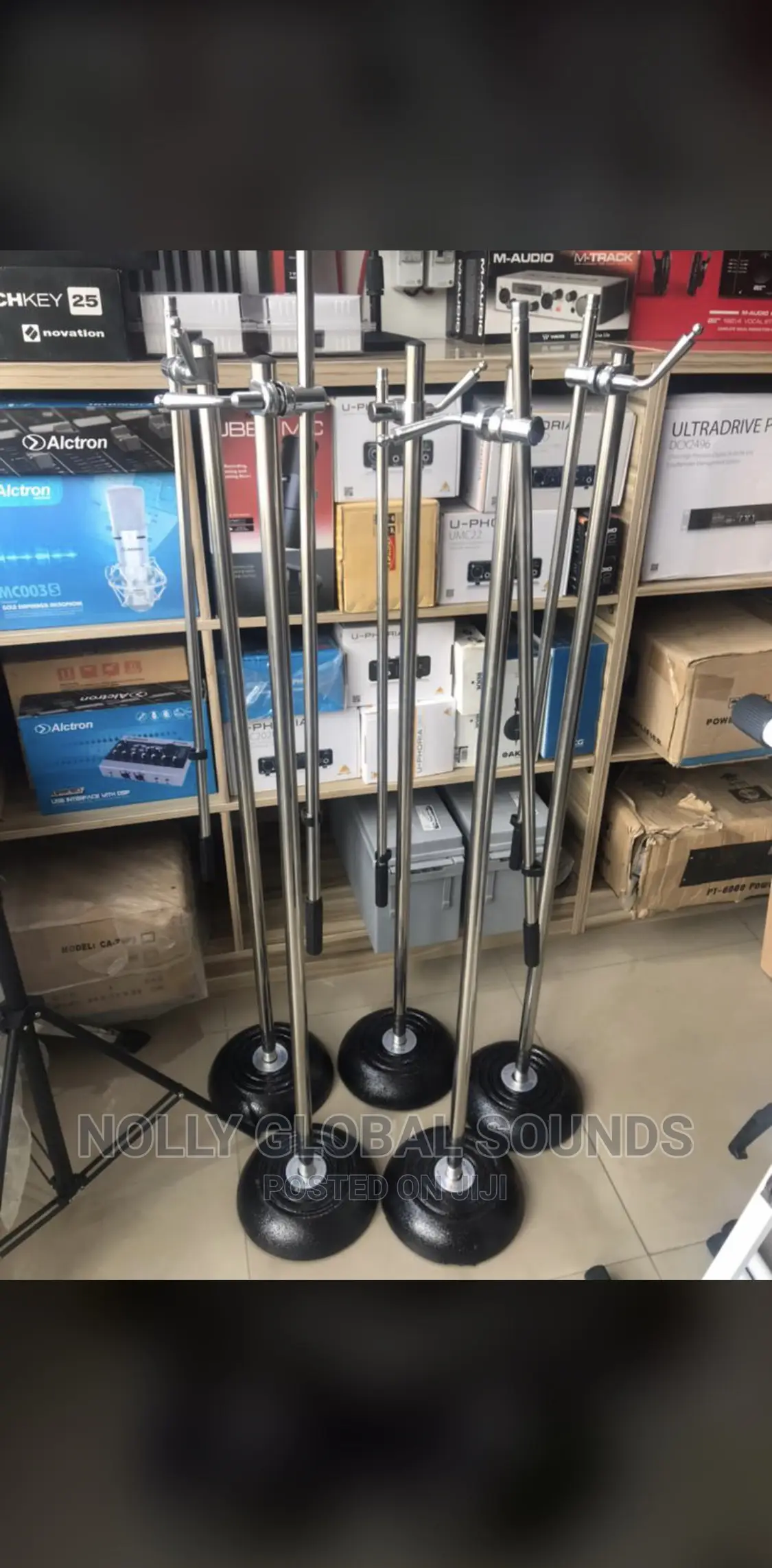 Round Base Studio-and-Stage-Microphone-Stand-Silver