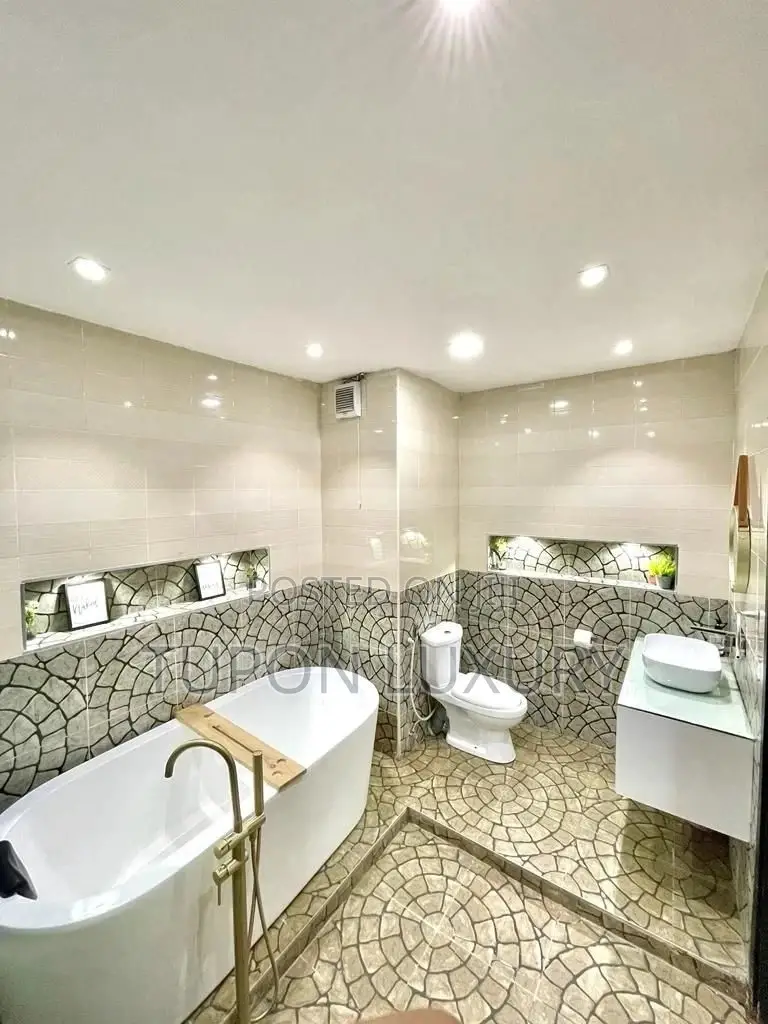 3bed Waterfront With Snooker Pool in Lekki Phase 1