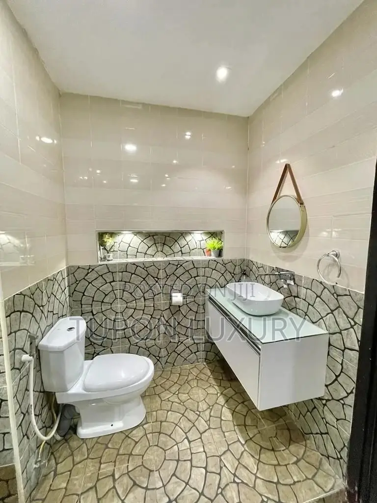 3bed Waterfront With Snooker Pool in Lekki Phase 1