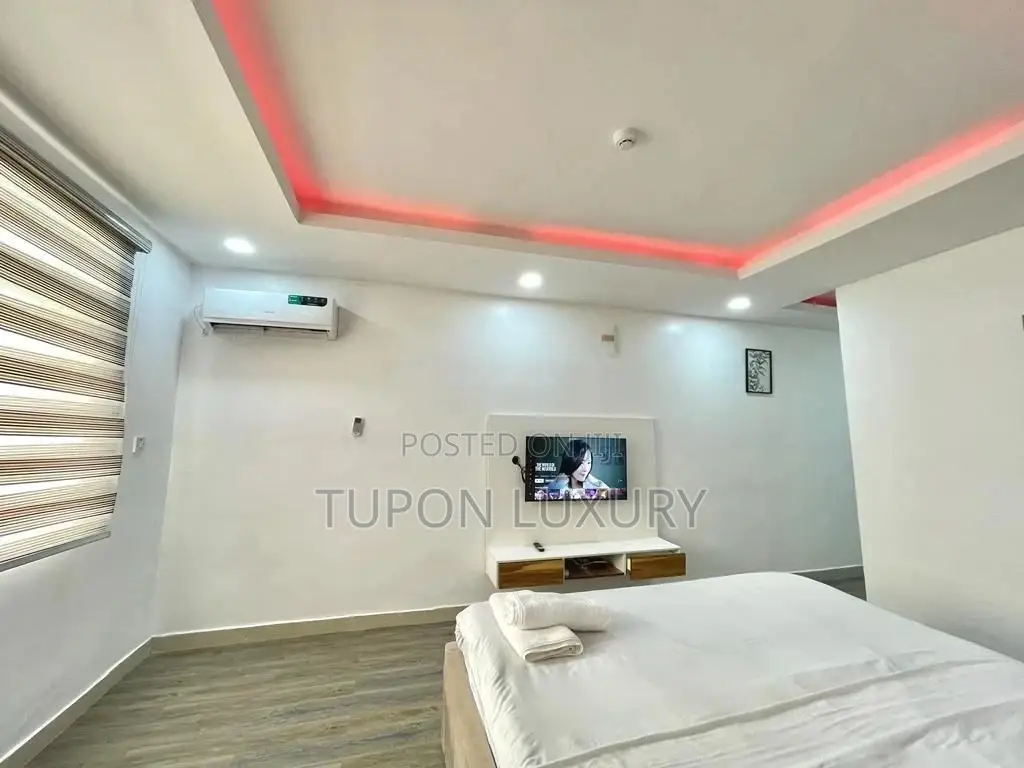 3bed Waterfront With Snooker Pool in Lekki Phase 1