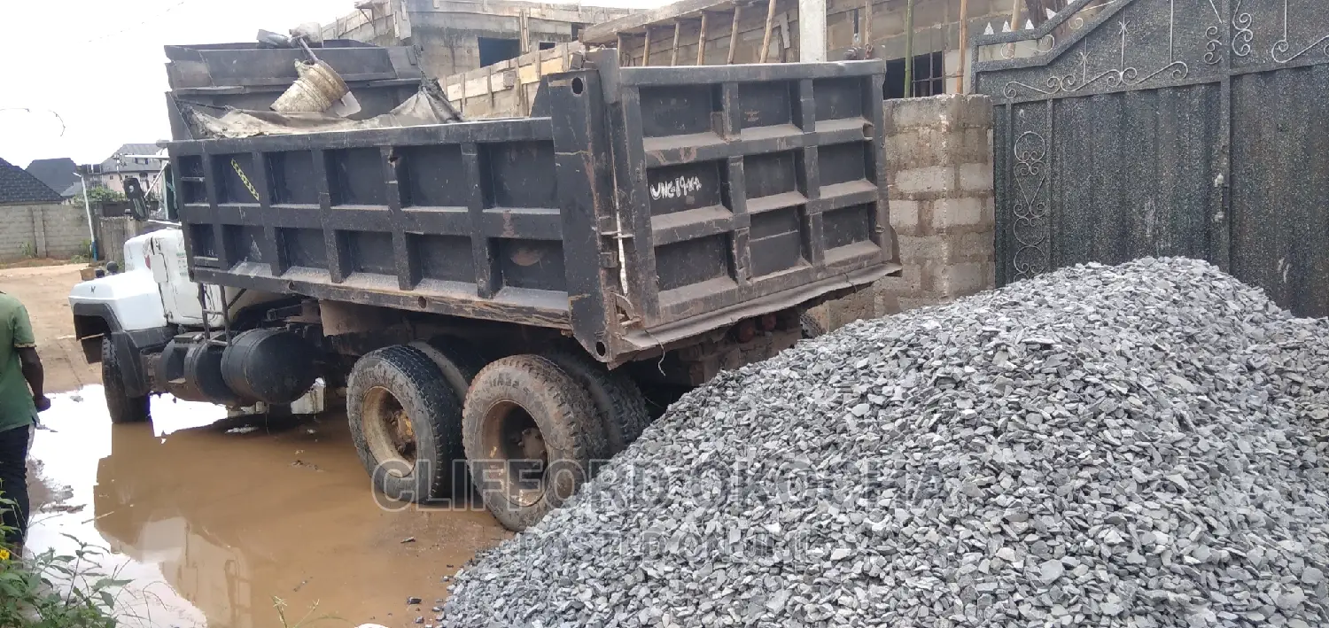 Chippings Iron Stone