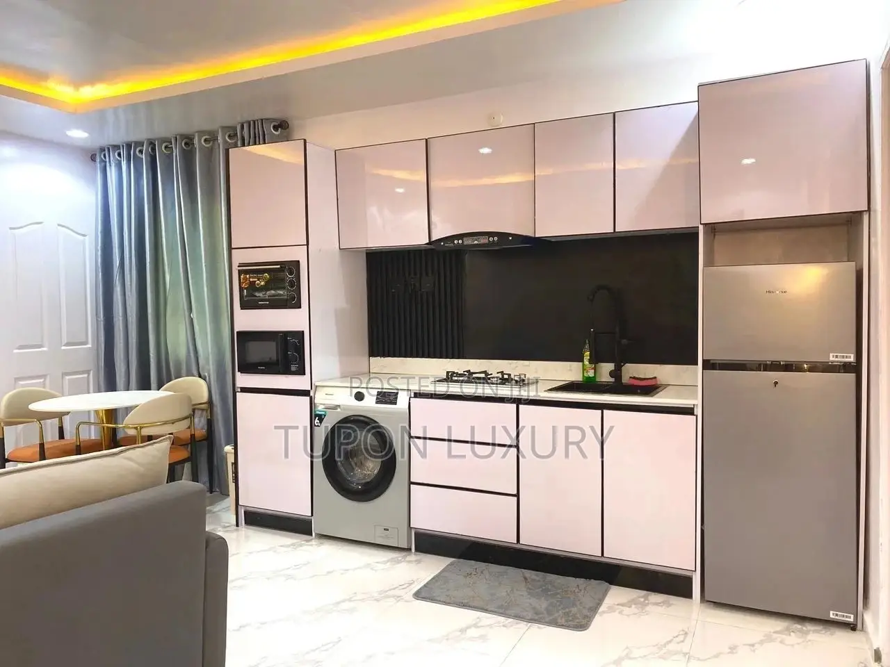 Clean Luxury 1 Bedroom Apartment.