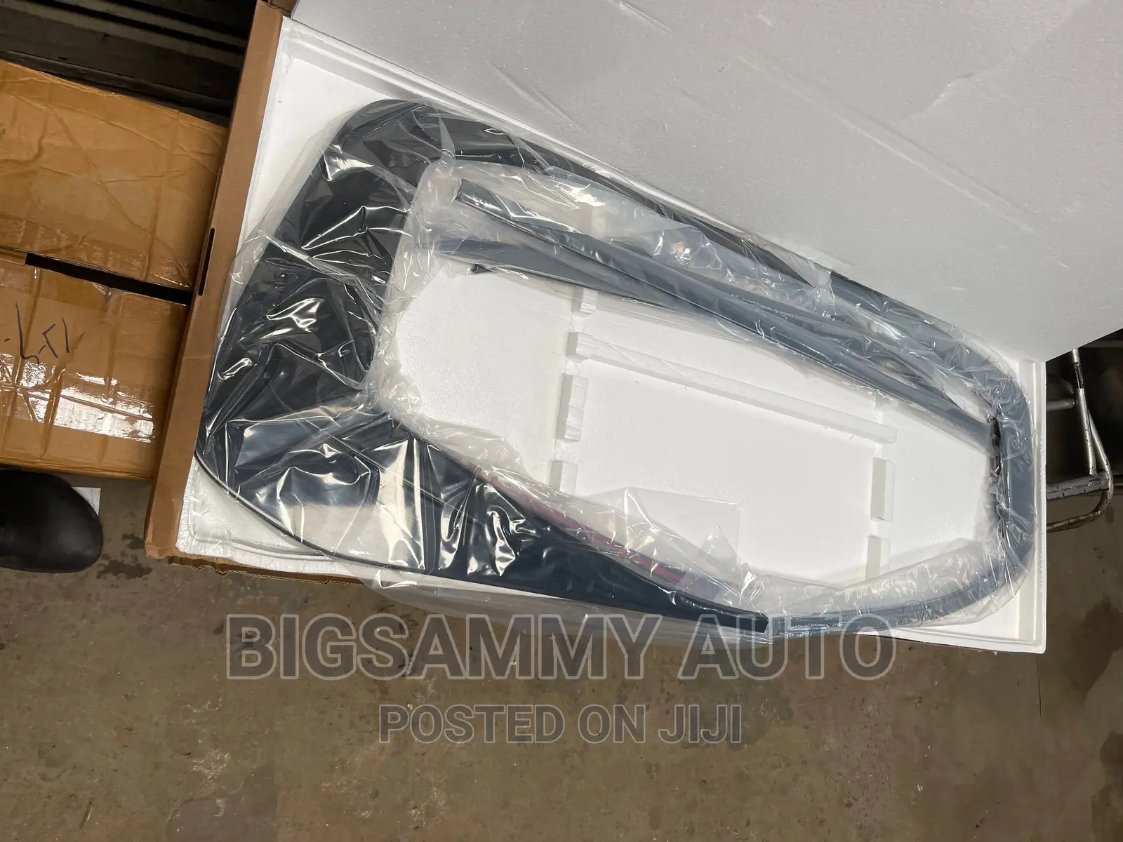 Landcruiser 2022/2023 Vent Glass Chrome