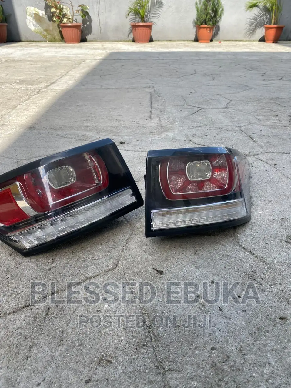 Clean Set of Tail Light Range Rover Sport 2016