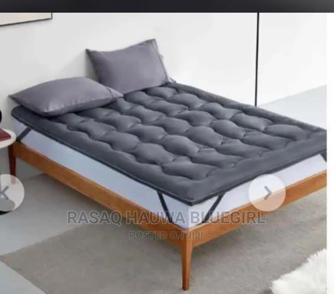 One Comforter Two Cool Colors, Soft Pillows ,Bedtopper