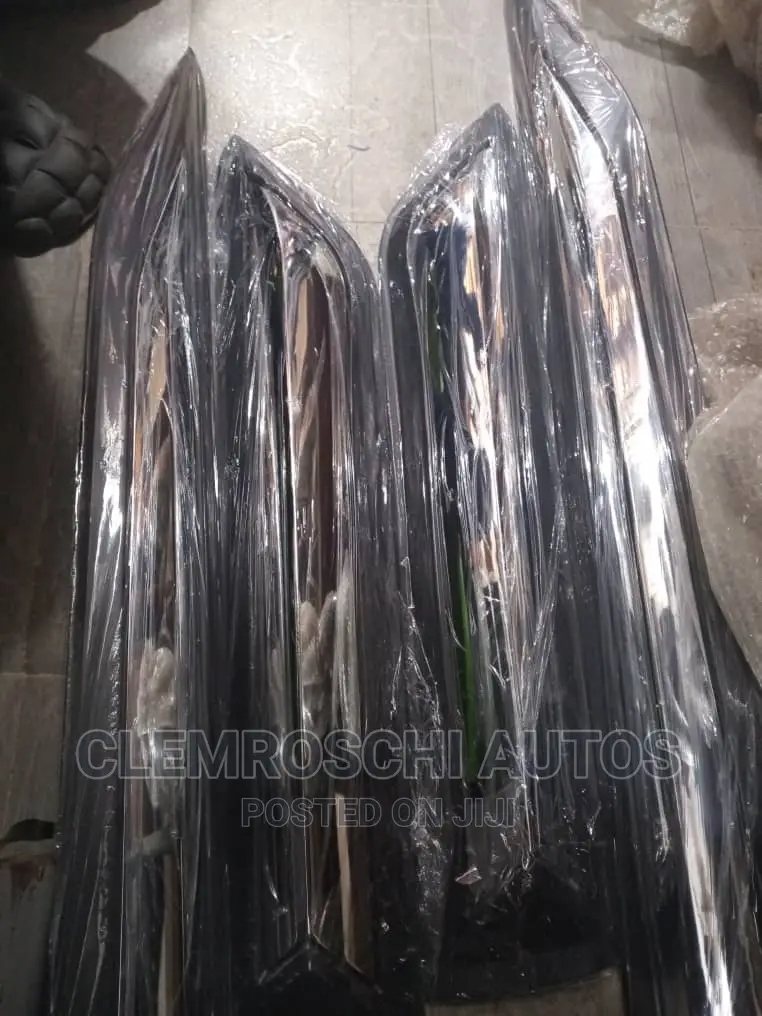 High Quality Certified Side Door Door Chrome Hilux 2022