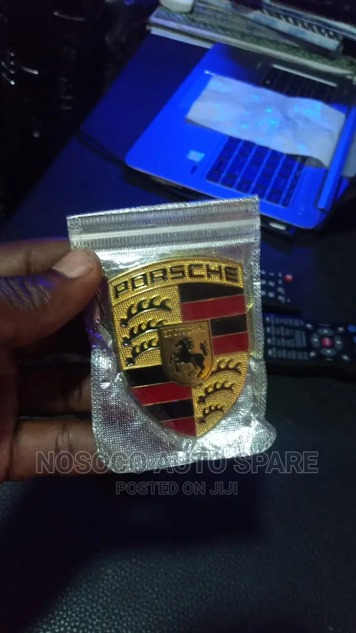 Bonnet Logo Porsche Cayenne