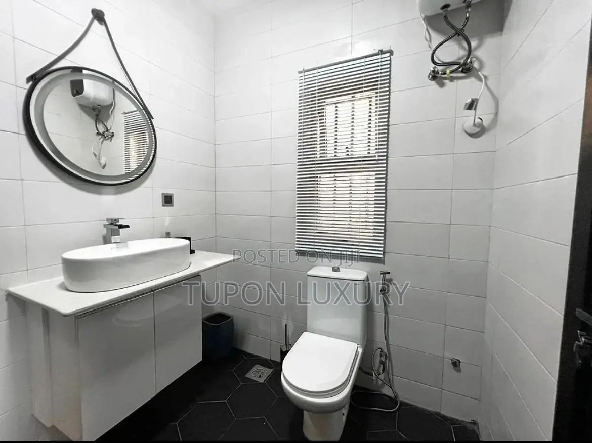 2bdrm With Swimming Pool in Oniru.