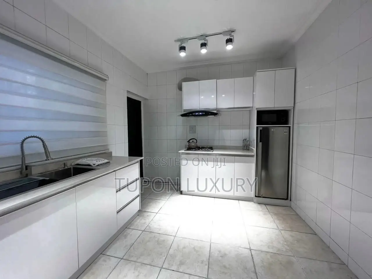 2bdrm With Swimming Pool in Oniru.
