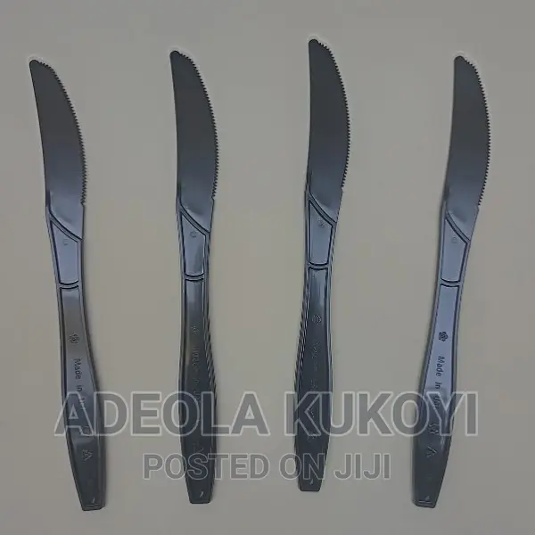 A Pack of 1000pcs of Heavy Duty Black Knife