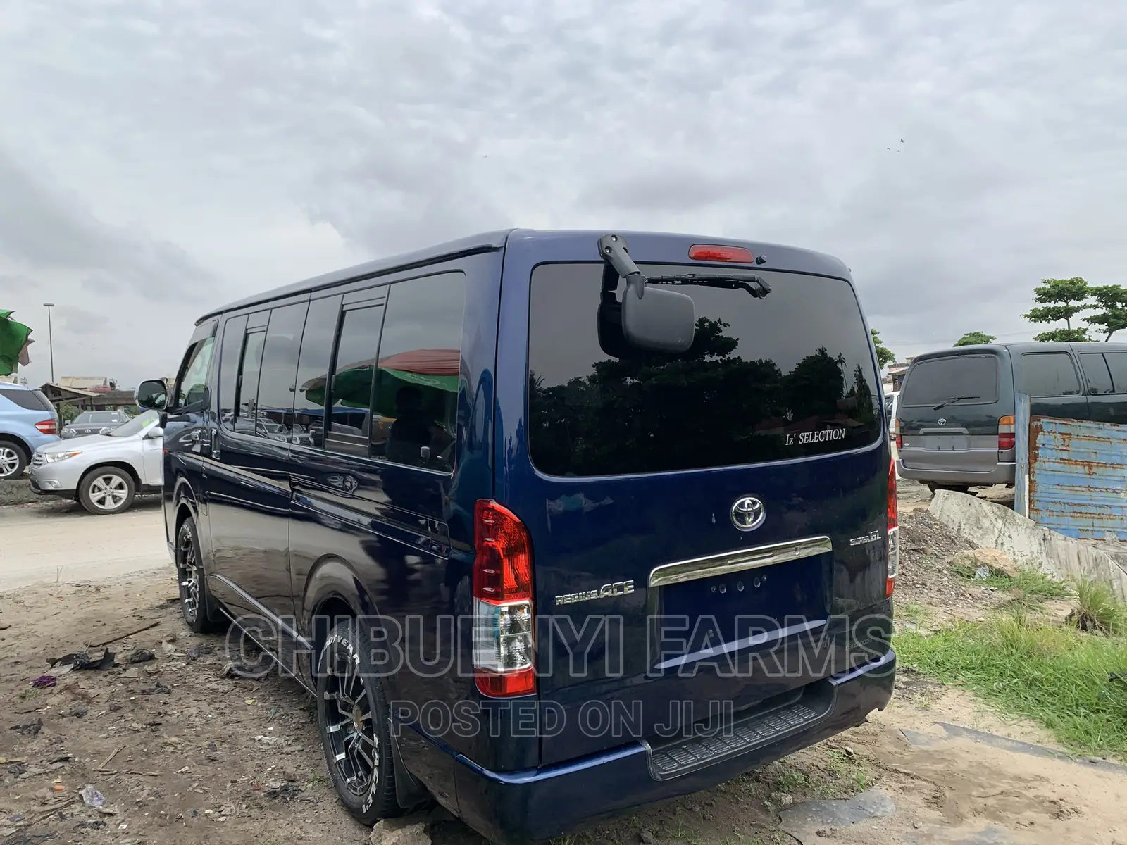 Toyota HiAce 2010 Blue