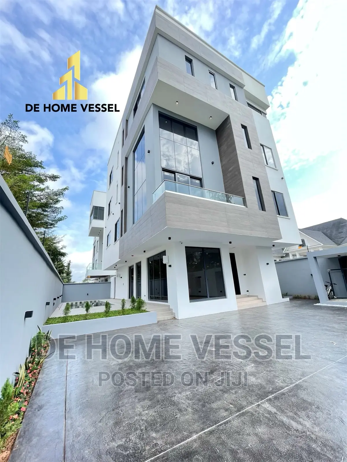 5bdrm Duplex in Banana Island for sale