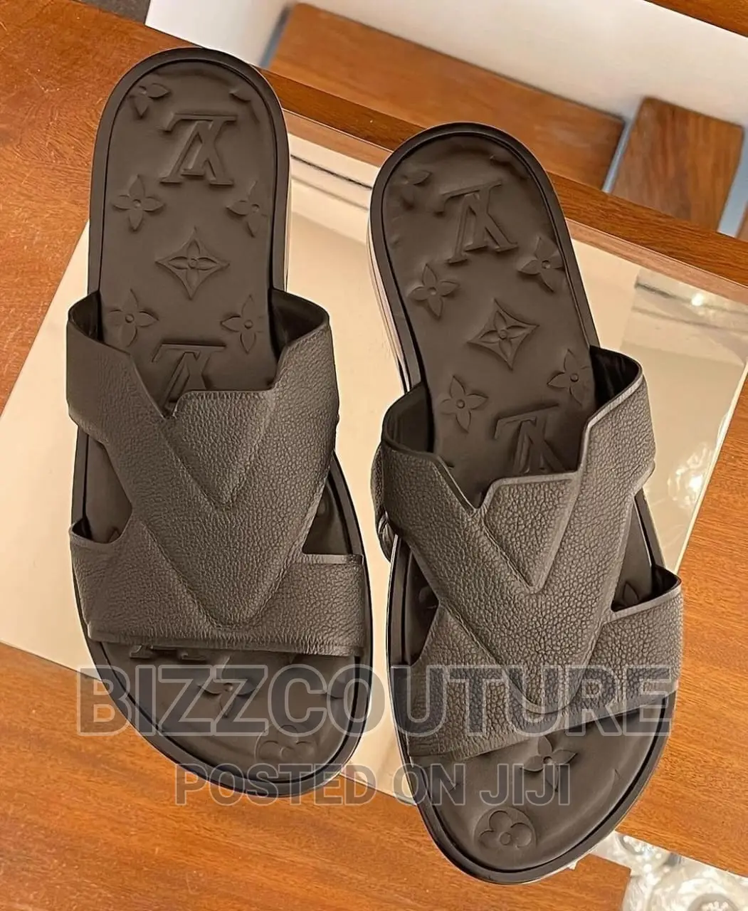 Original LOUIS VUITTON OASIS Mule Available in Store