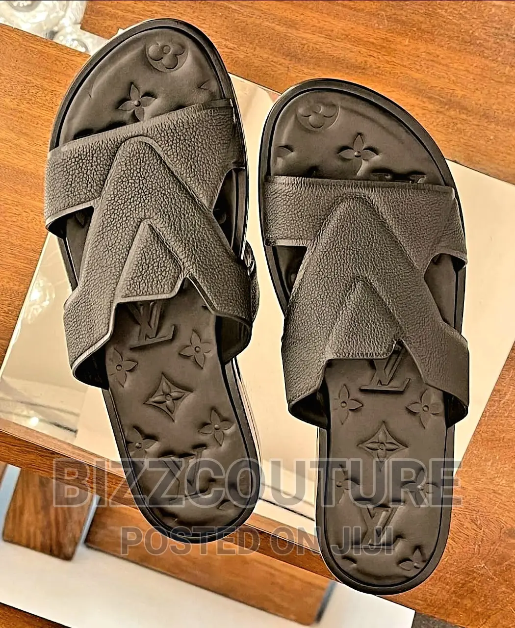 Original LOUIS VUITTON OASIS Mule Available in Store