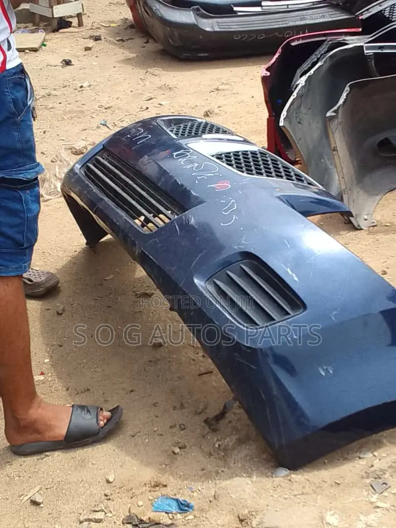 Complete Front Bumper Pointiac Vibe 2010