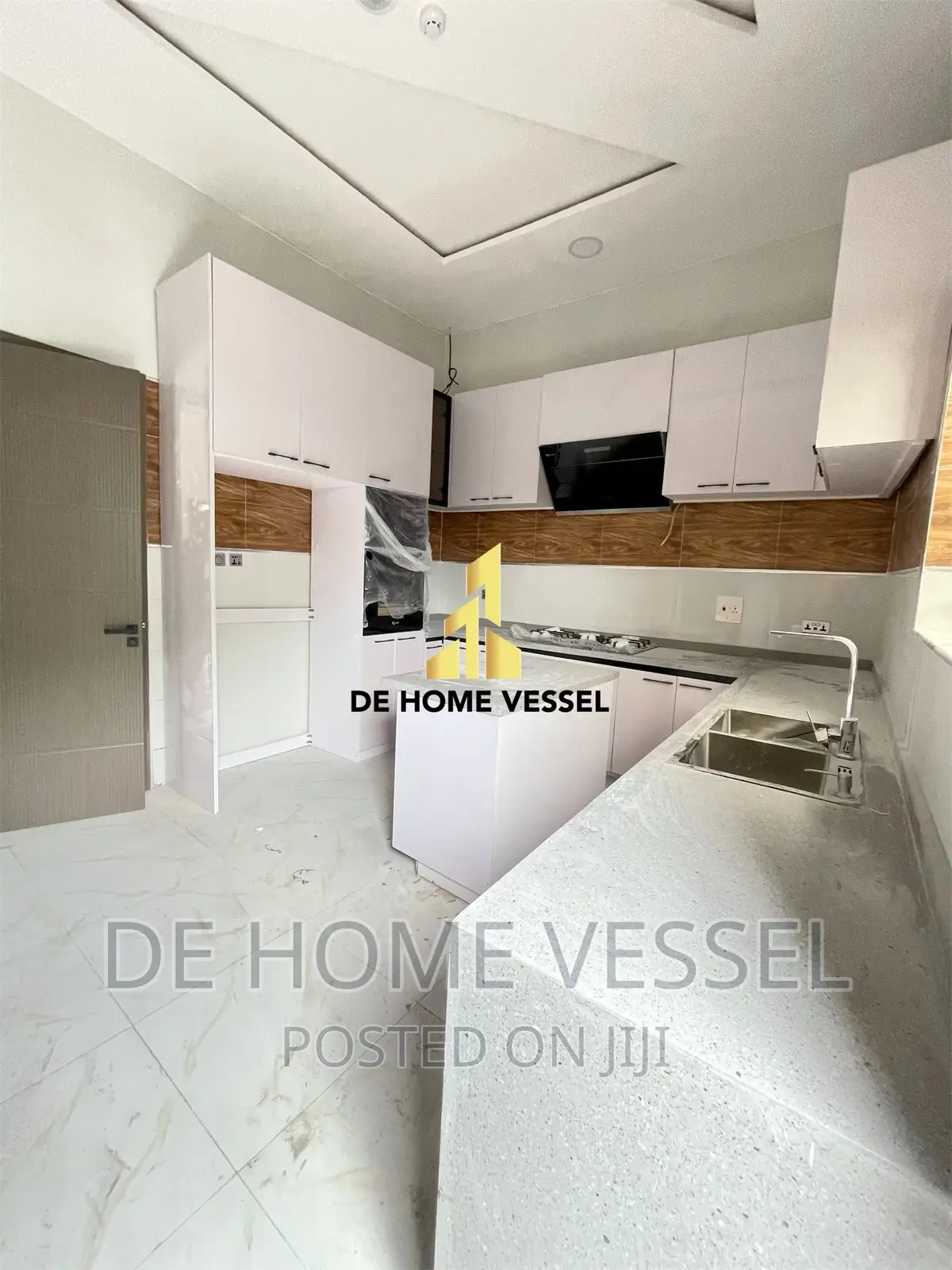 4bdrm Townhouse/Terrace in Ikate for sale
