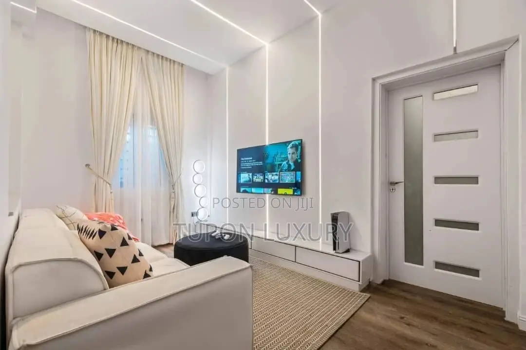 Lovely 1bedroom Apartment in Lekki Phase 1 With Bath Tub