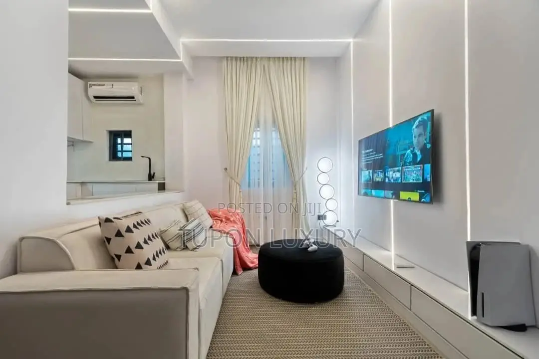 Lovely 1bedroom Apartment in Lekki Phase 1 With Bath Tub