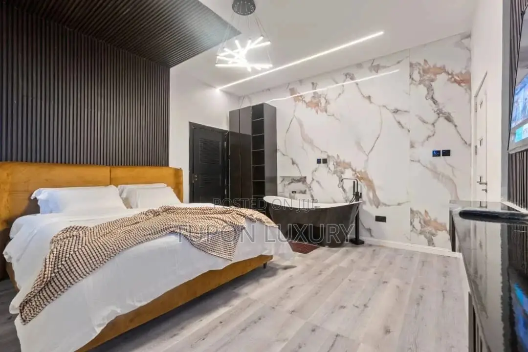 Lovely 1bedroom Apartment in Lekki Phase 1 With Bath Tub