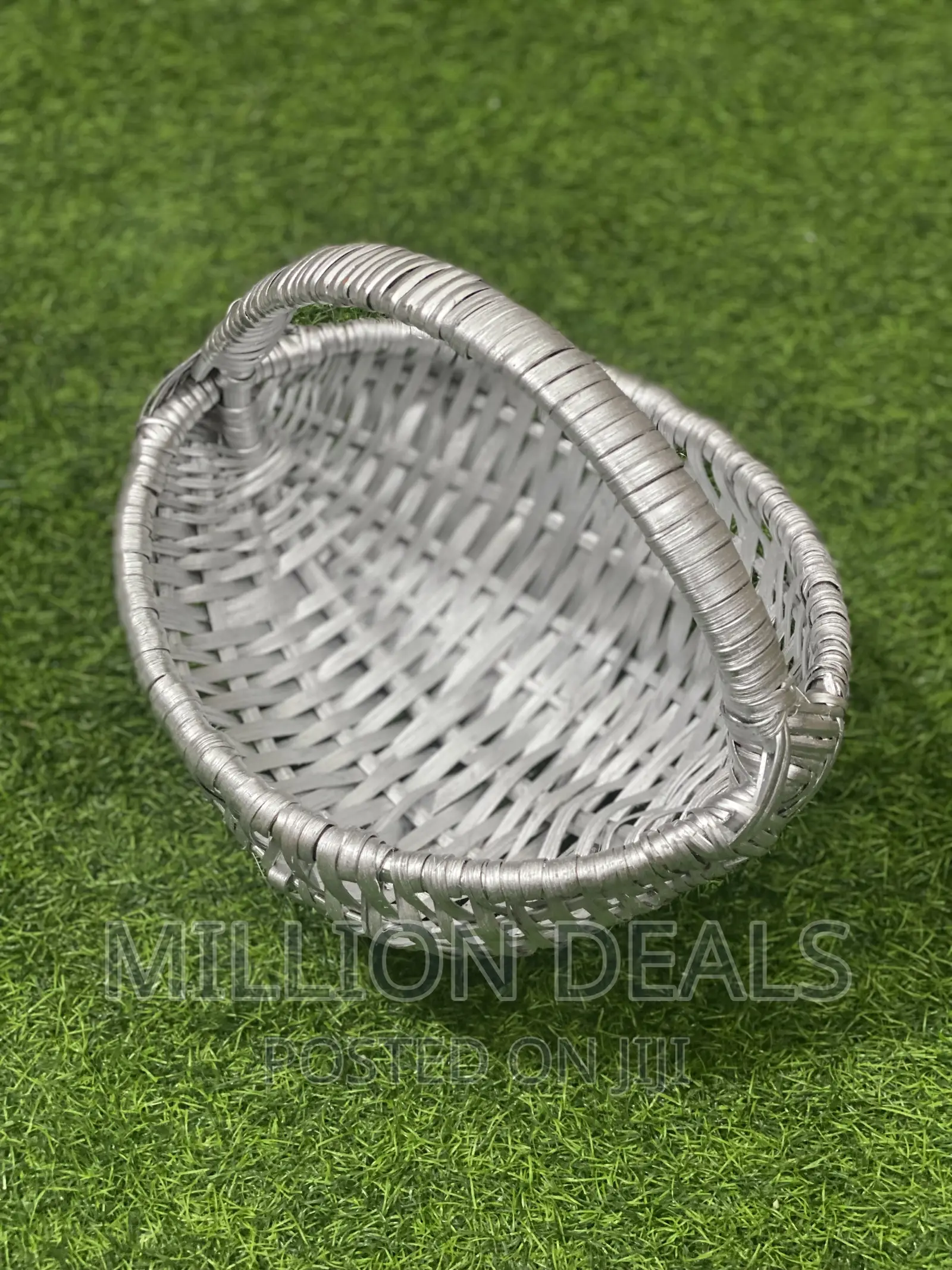 Straw Classic Fruits Silver Basket
