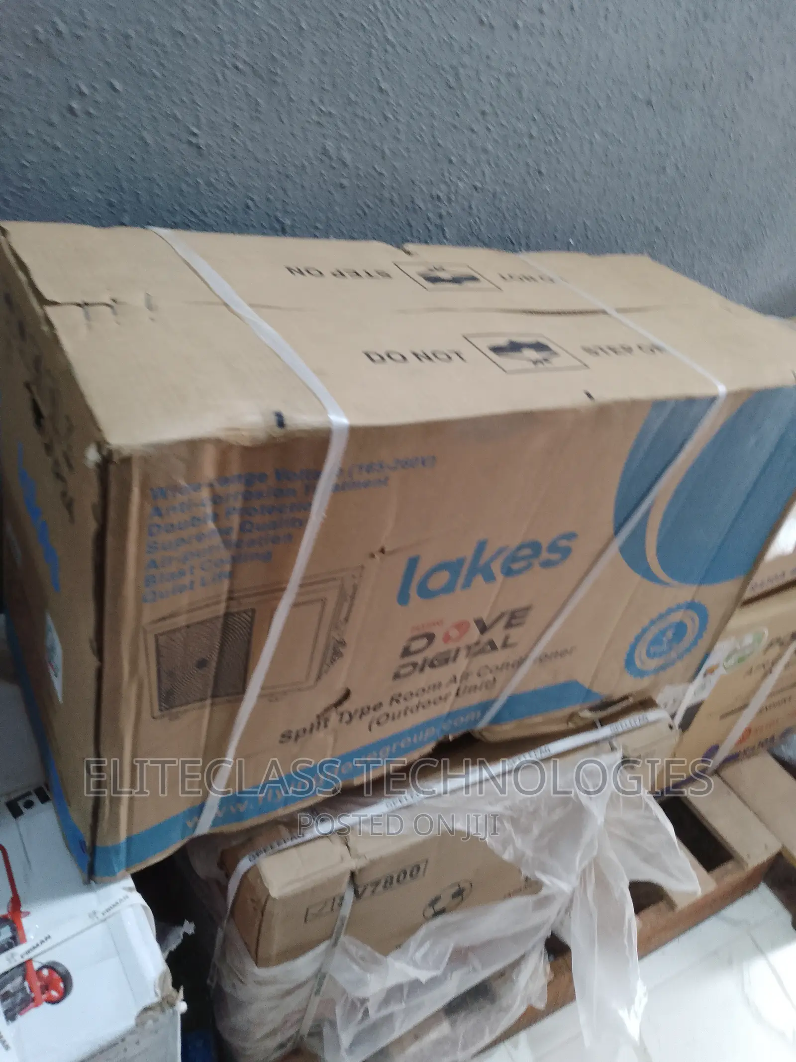 Standard Outdoor Indoor Lakes Air Conditioner {LAKS09AERO}