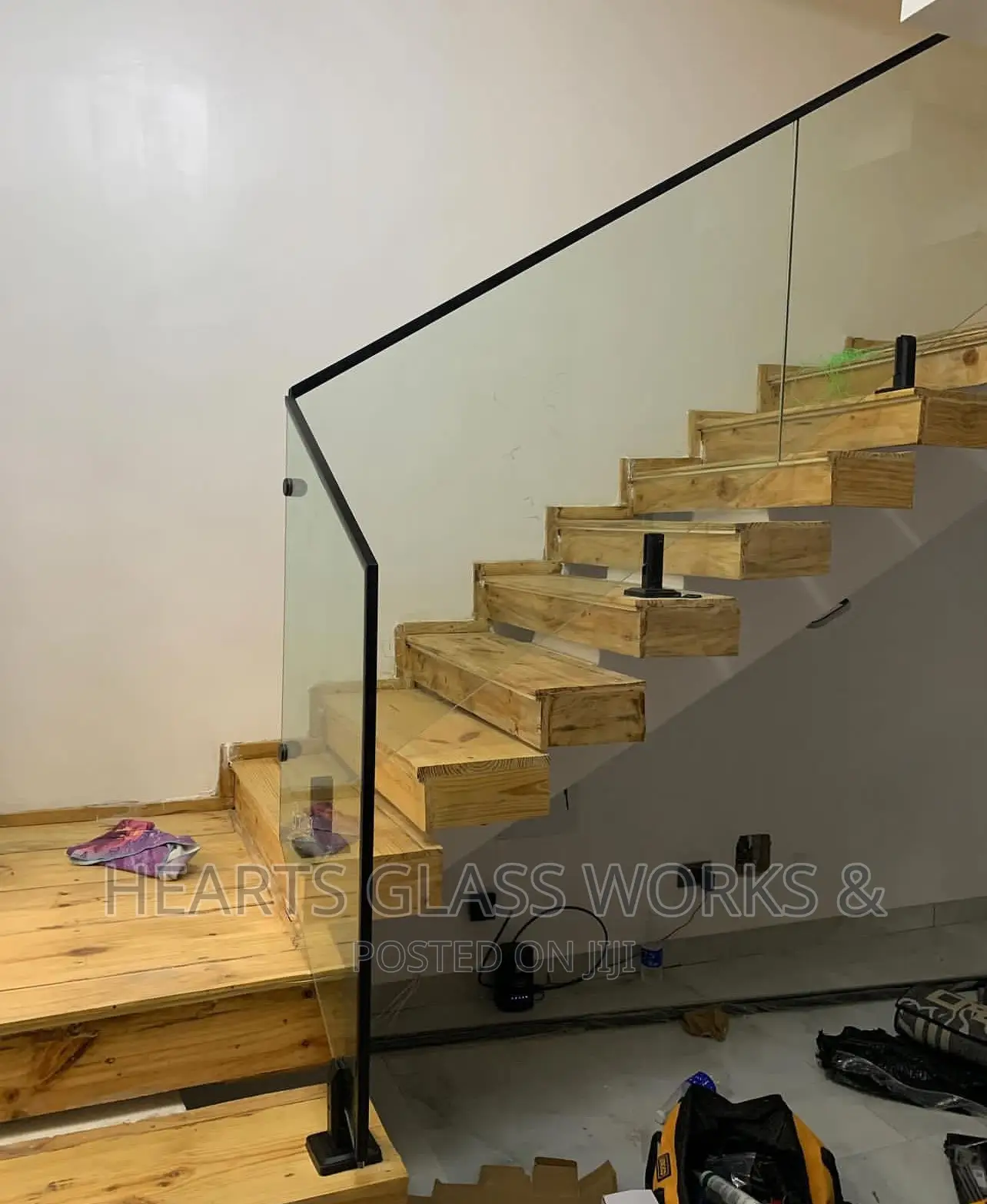 Frameless Spigot Stand Glass Rail With Black Top Rail