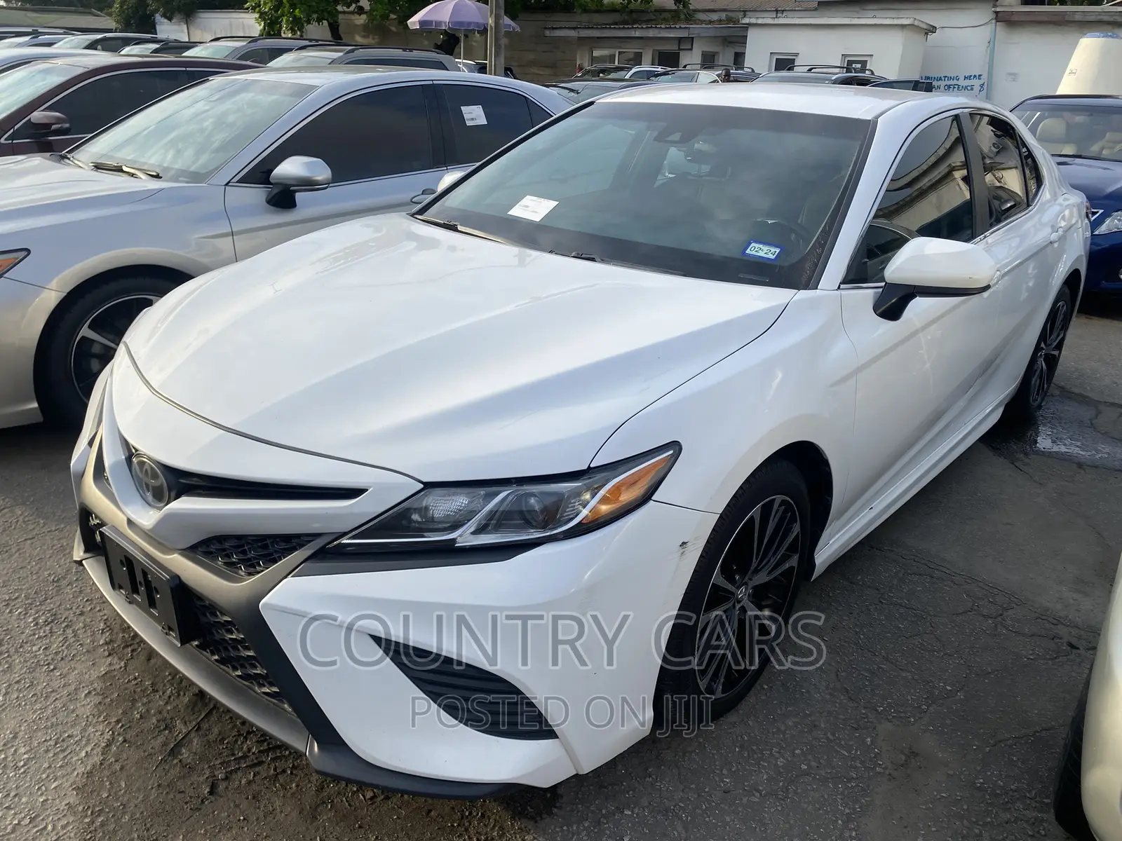 Toyota Camry SE FWD (2.5L 4cyl 8AM) 2018 White