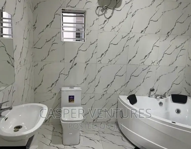 Glittering Apartment in Chevron