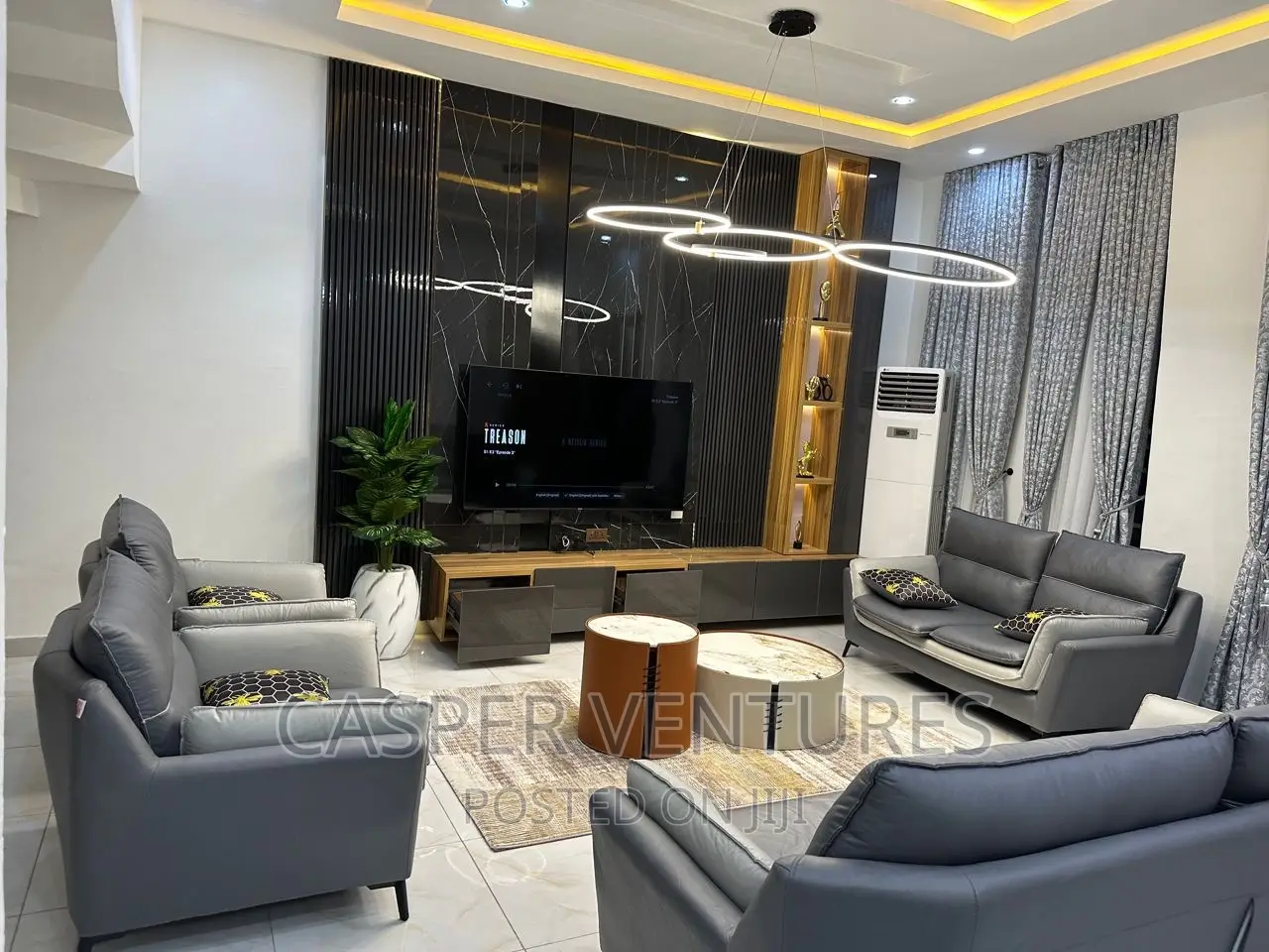 Magical 5 Bed Party House in Orchid