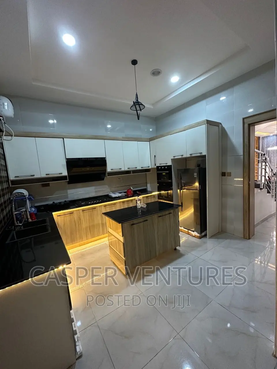 Magical 5 Bed Party House in Orchid
