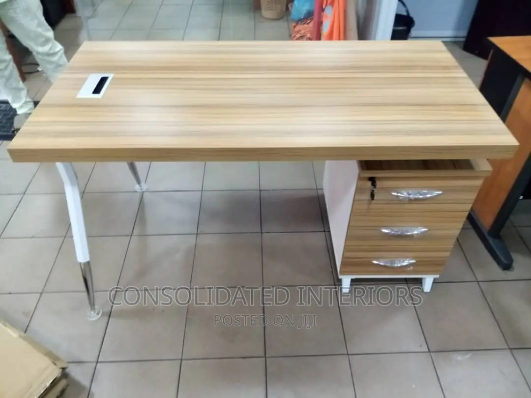 Executive Office Table (1.4 Meters)