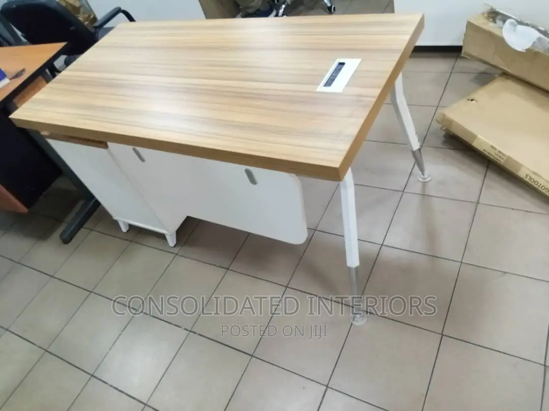 Executive Office Table (1.4 Meters)