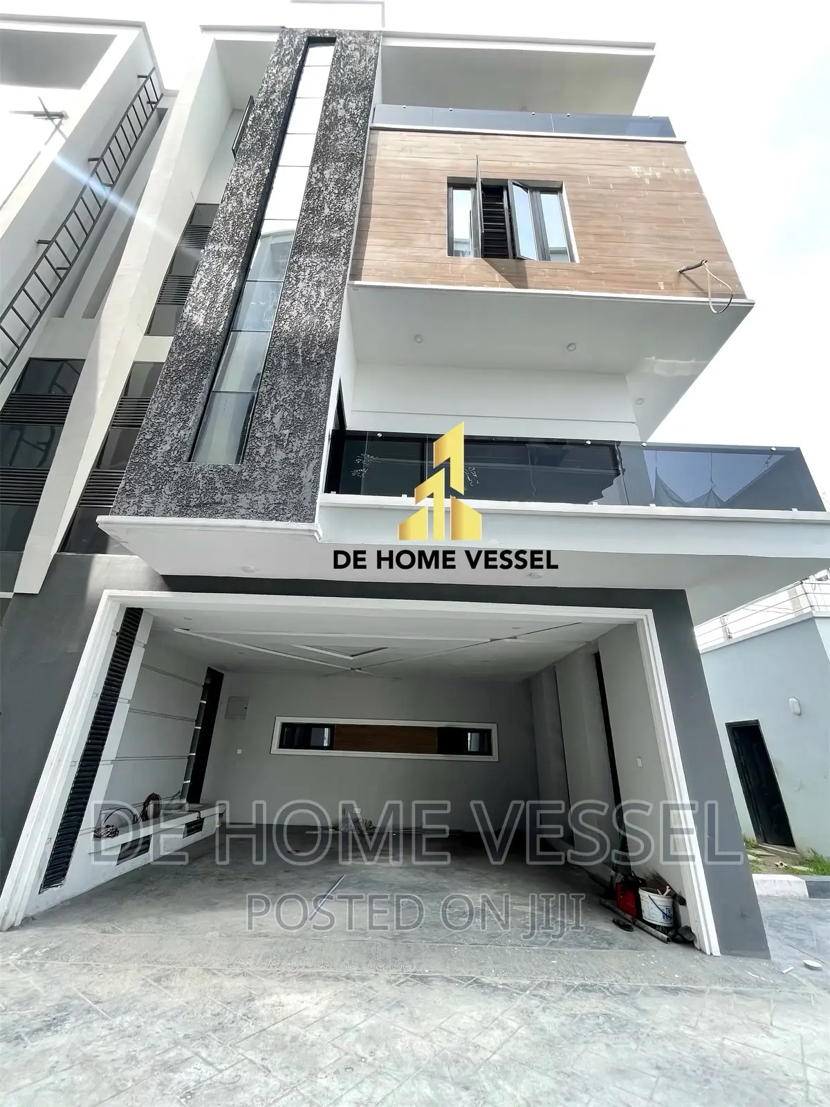 4bdrm Townhouse/Terrace in Chevron for sale