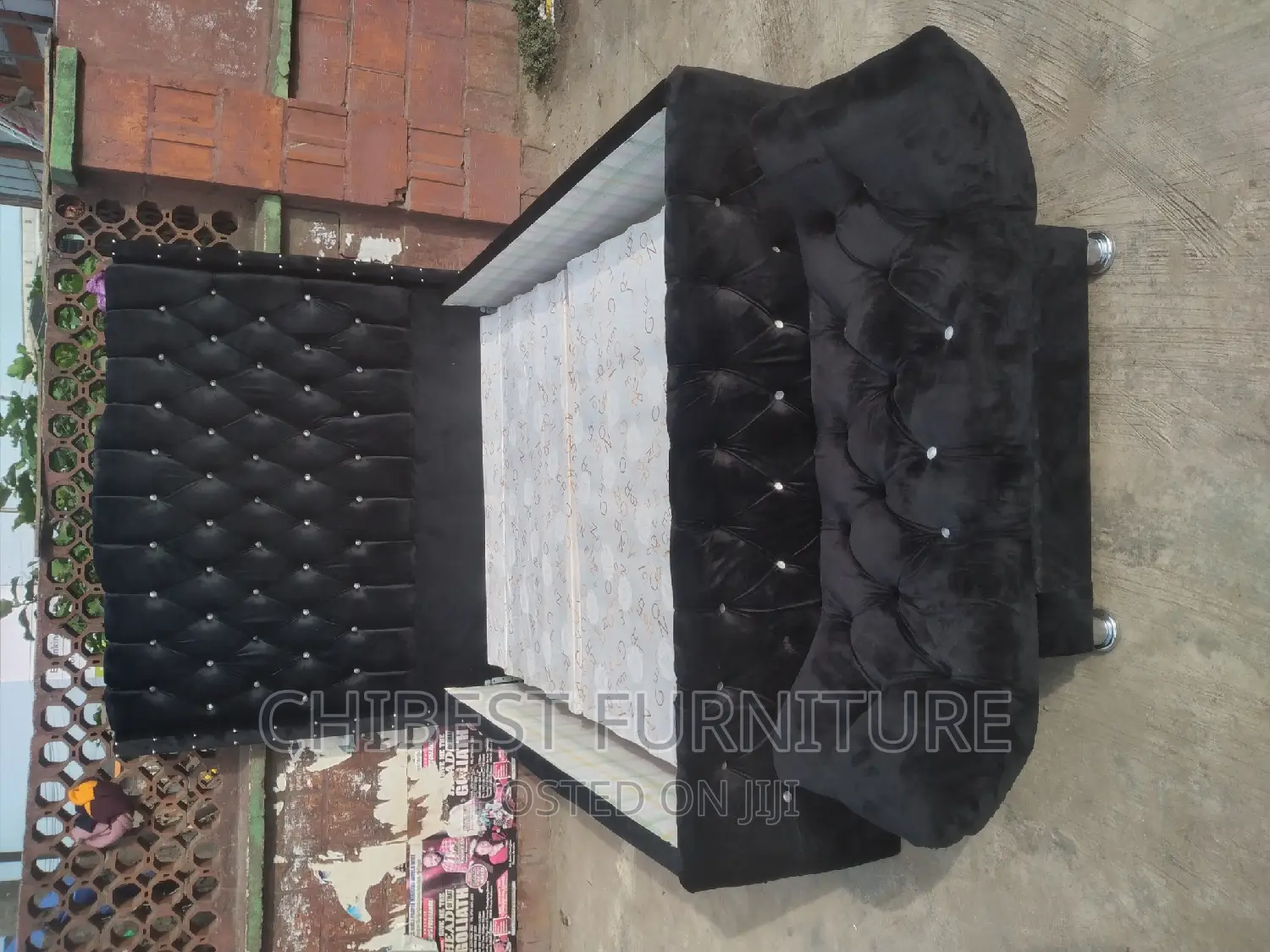 Quality 4.5by6 Upholstery Padded Bed Frame With One Footrest
