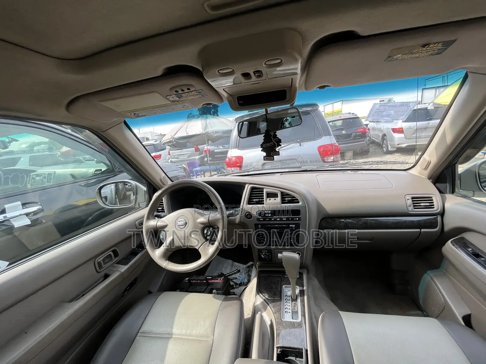 Nissan Pathfinder LE Platinum 2004 Gold