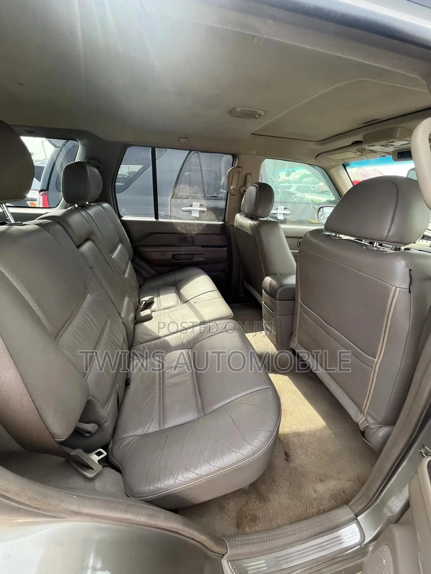 Nissan Pathfinder LE Platinum 2004 Gold