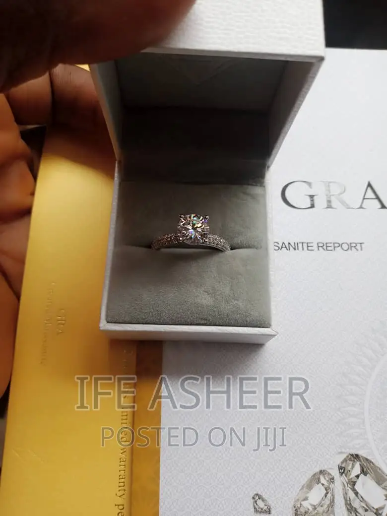 Real Mossanite Diamond Engagement/Proposal Ring 007 - Silver
