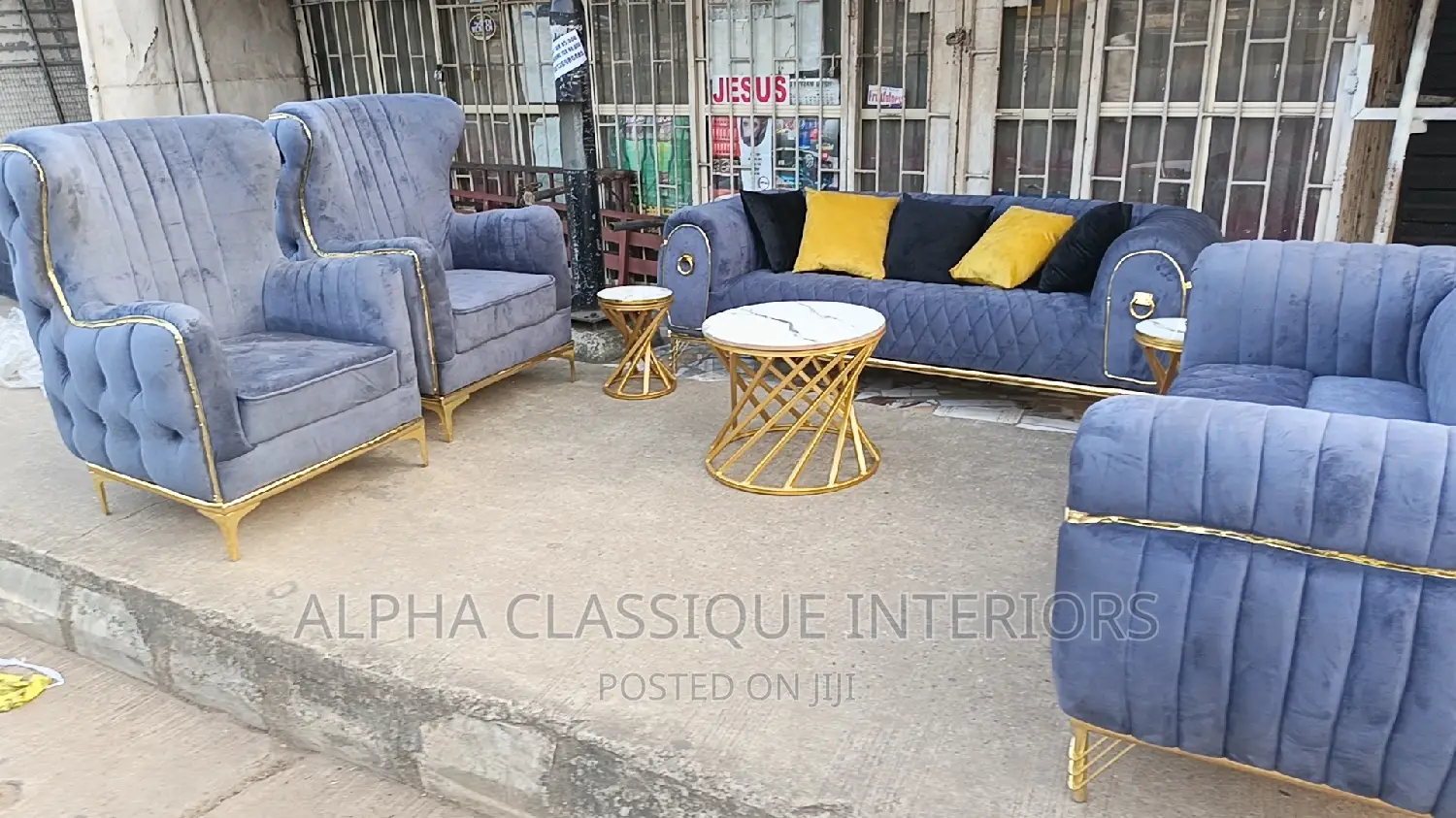 Classique Intricate Sofa Set