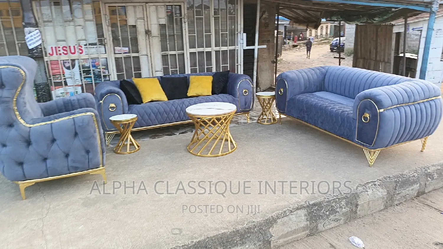 Classique Intricate Sofa Set