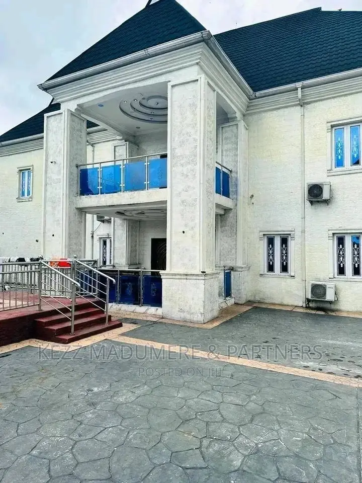 6bdrm Duplex in New Gra, Port for sale