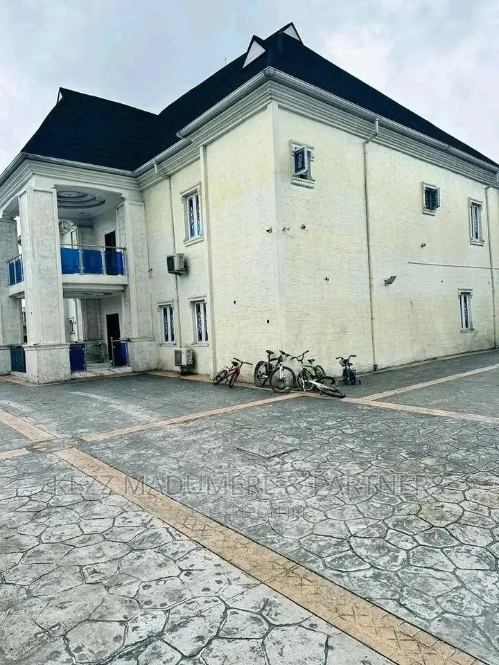 6bdrm Duplex in New Gra, Port for sale