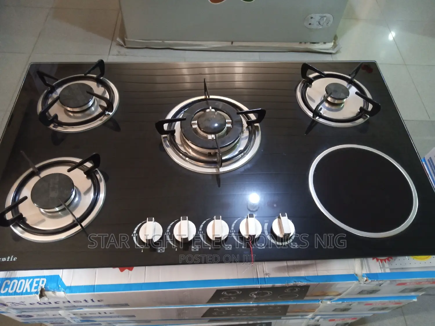 4 Gas Burners and 1 Electric